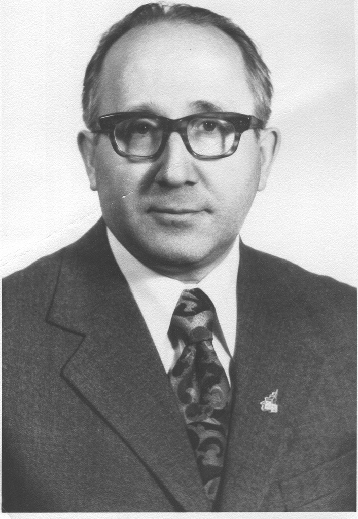 Foto.Eesti Metsamajanduse ja Looduskaitse Teadusliku Uurimise Instituudi laboratooriumijuhataja, vanemteadur  Kaare, Elmari portreefoto 1984.a.