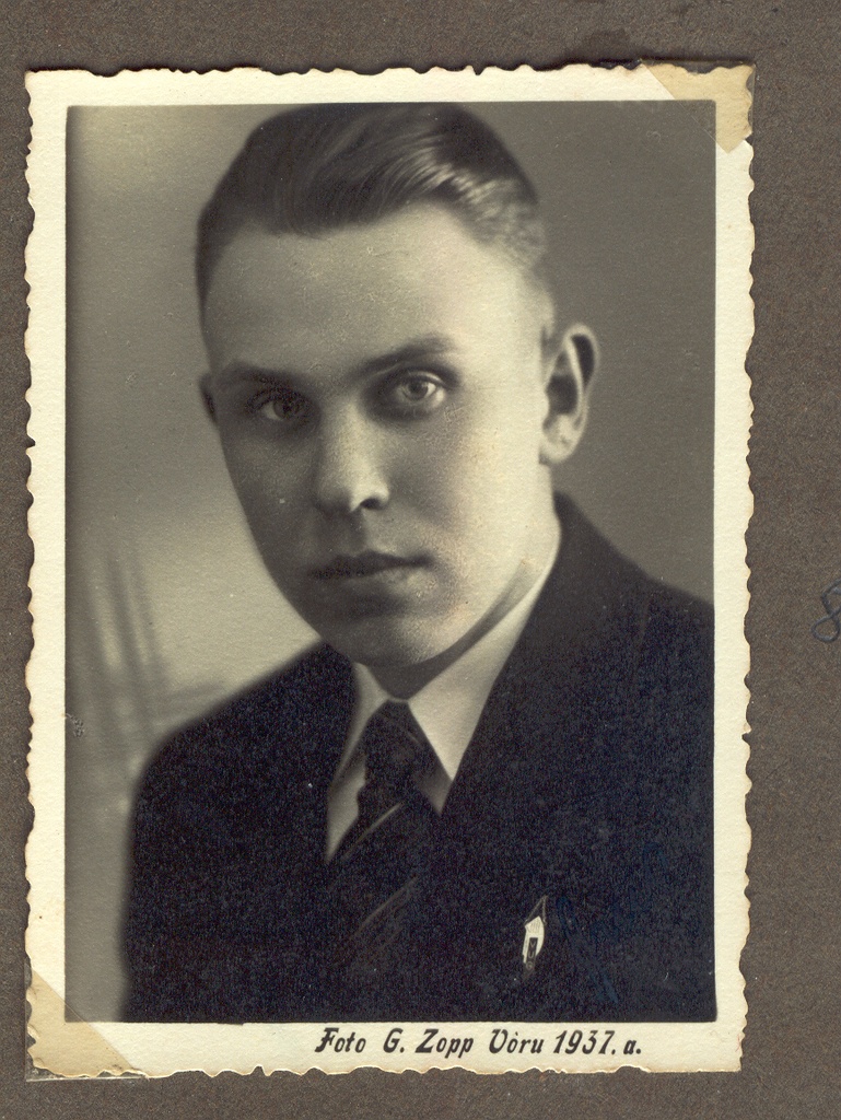 Fotoalbum Võru Ühisgümnaasiumi õpilastest. Himma, Arnold 1937.aastal.