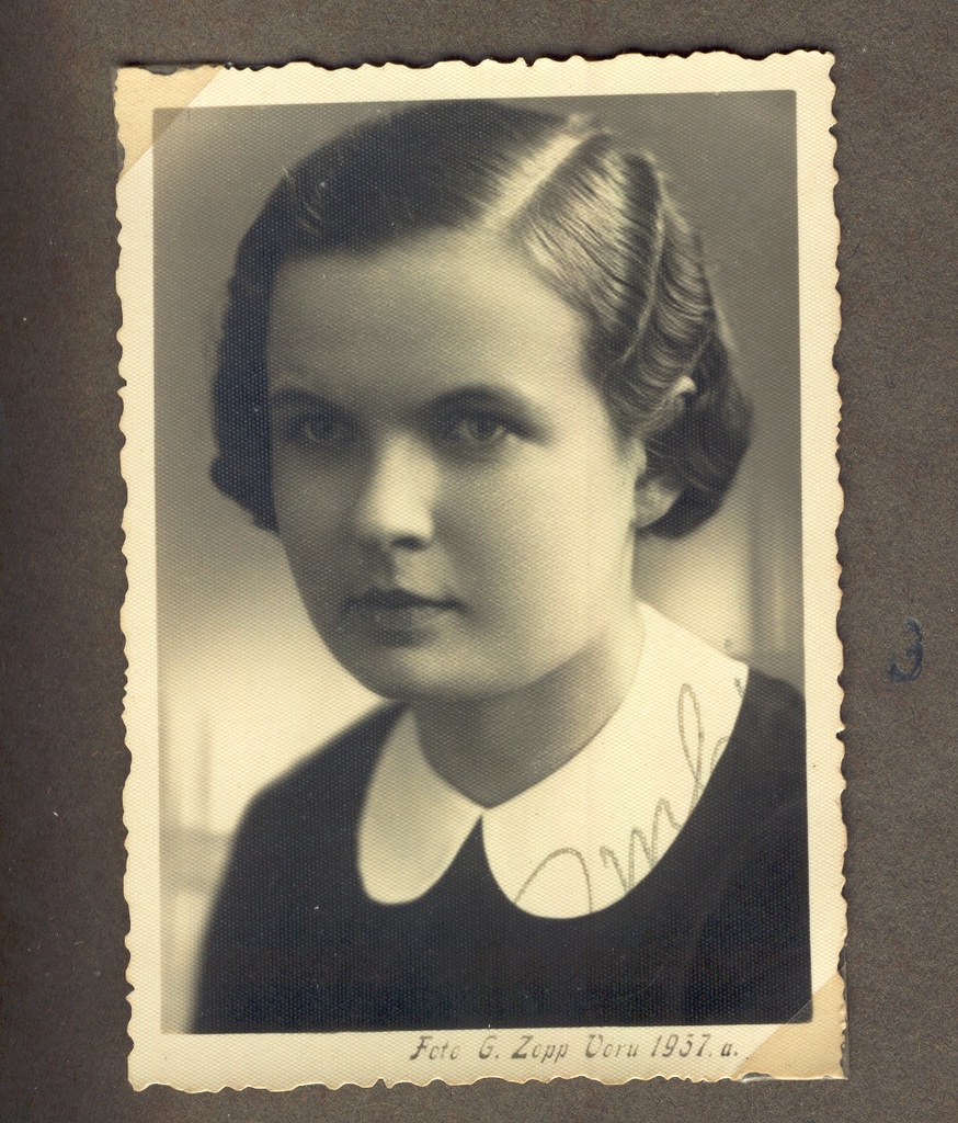 Fotoalbum Võru Ühisgümnaasiumi õpilastest. Redikson, Rosalie (Imbi) 1937.a.