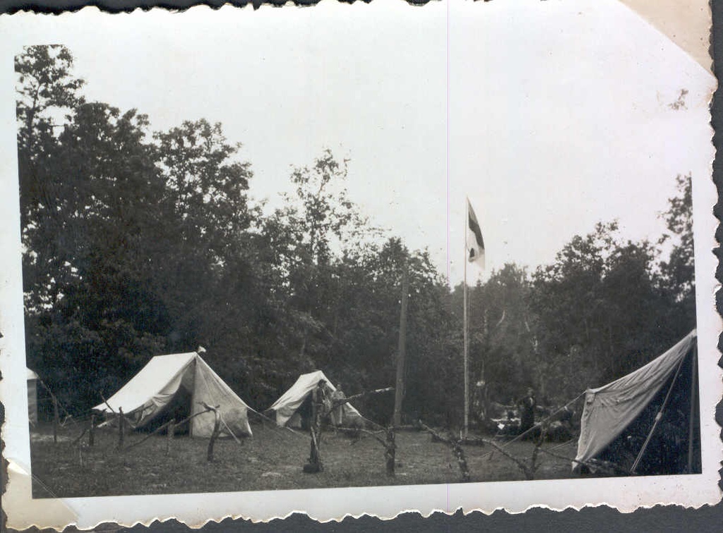 Fotoalbum Võru gaididest. Vaade Võru-Petseri   gaidide suvelaagrile  1940.a. suvel.
