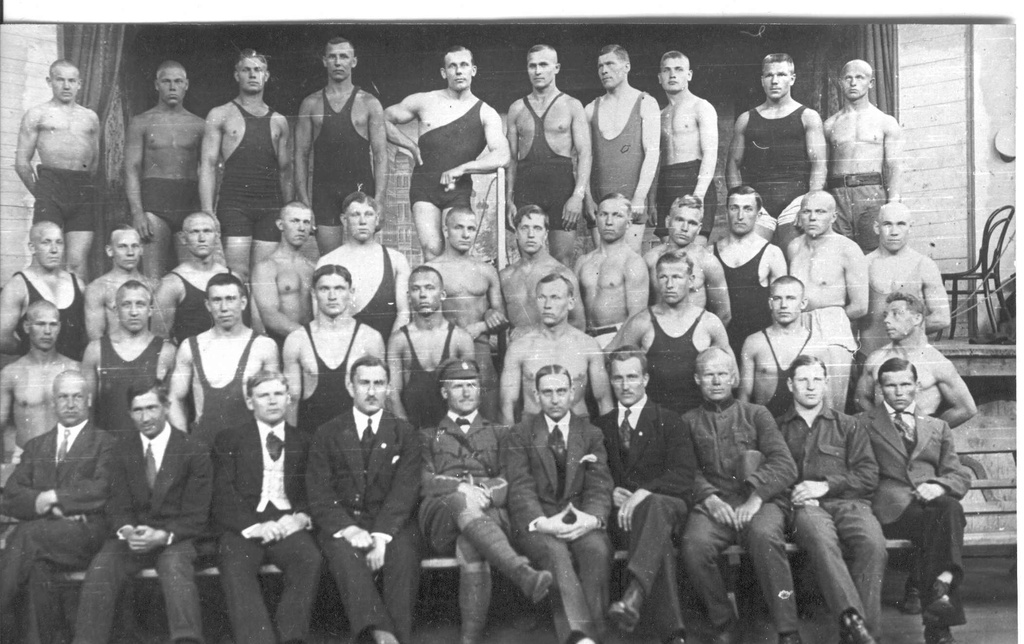 Foto.Grupp eesti raskejõustiklasi 1920-nd. a.