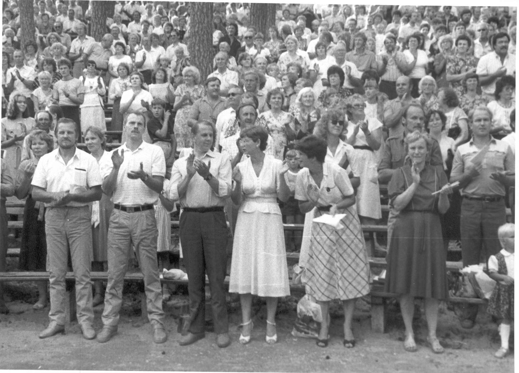 Foto. Rahvarinde kõnekoosolek- miiting Kubija laululaval 17. juulil 1988.a.