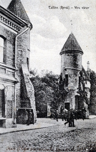 Tallinn, Viru Gate.