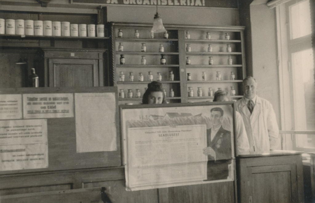 Foto. Võru vana apteegi müügisaal 1950. aastatel