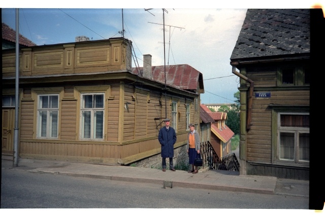 Hans and Valve Tea Tour in Rakvere on Pikal Street