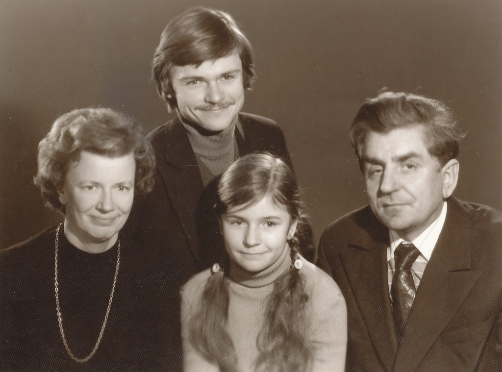 Foto. Toivo Veske perekonnaga. 1983.