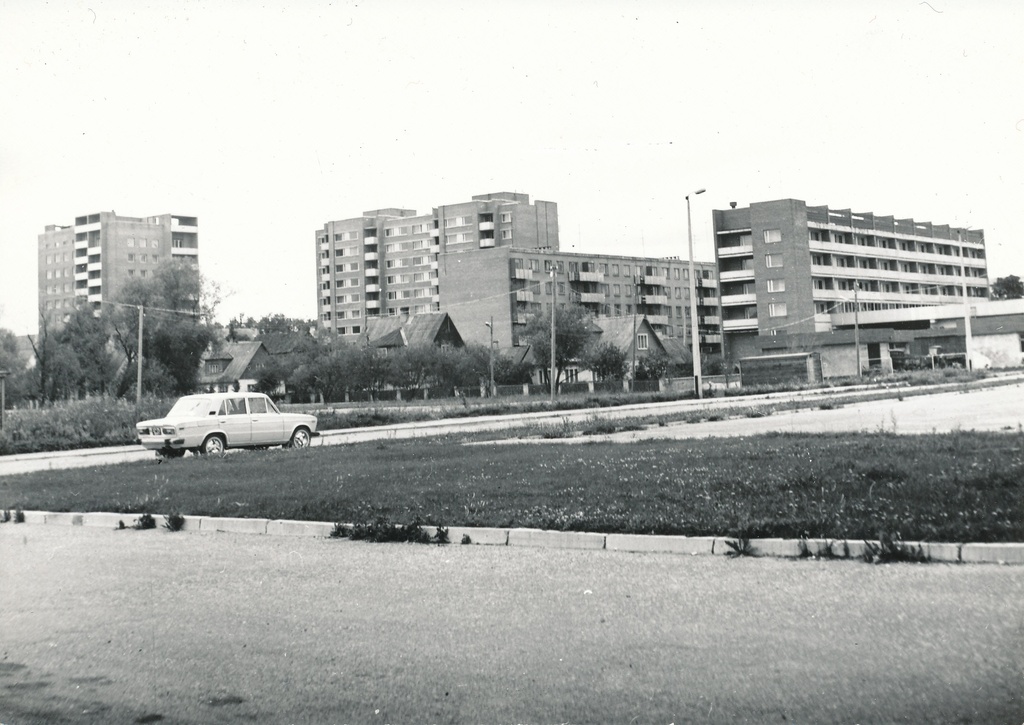 Foto. Vaade "Rannatare" eest Võru kesklinna kõrghoonetele 1981.a.