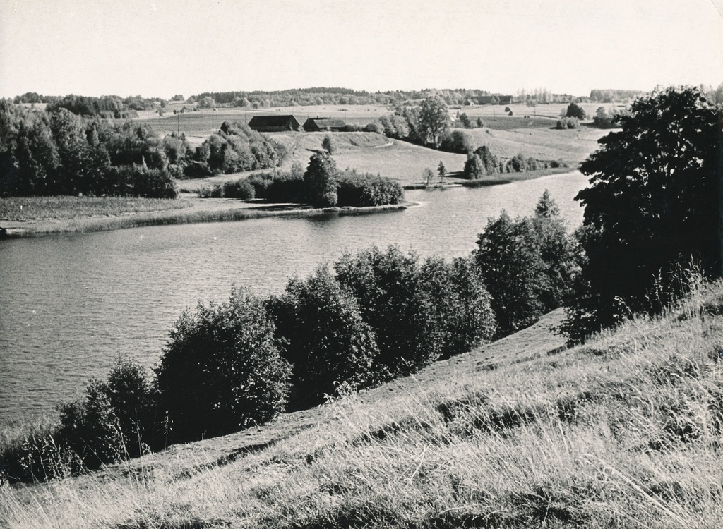 Foto. Kahrila järv Rõuge vallas, Vastse-Nursist 1,5 km kaugusel 1980.aastatel.