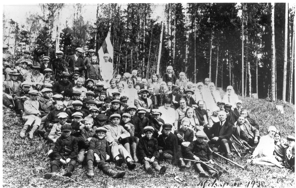 Foto. Missolased metsapäeval 1930.a.