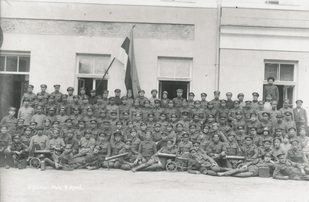 Foto. 2. jalaväepolgu 2. rood 1919.a.Maximi ja Lewise kuulipildujatega. Jaan Niiluse foto.