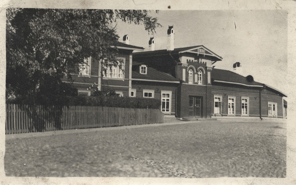 [rakvere station building]