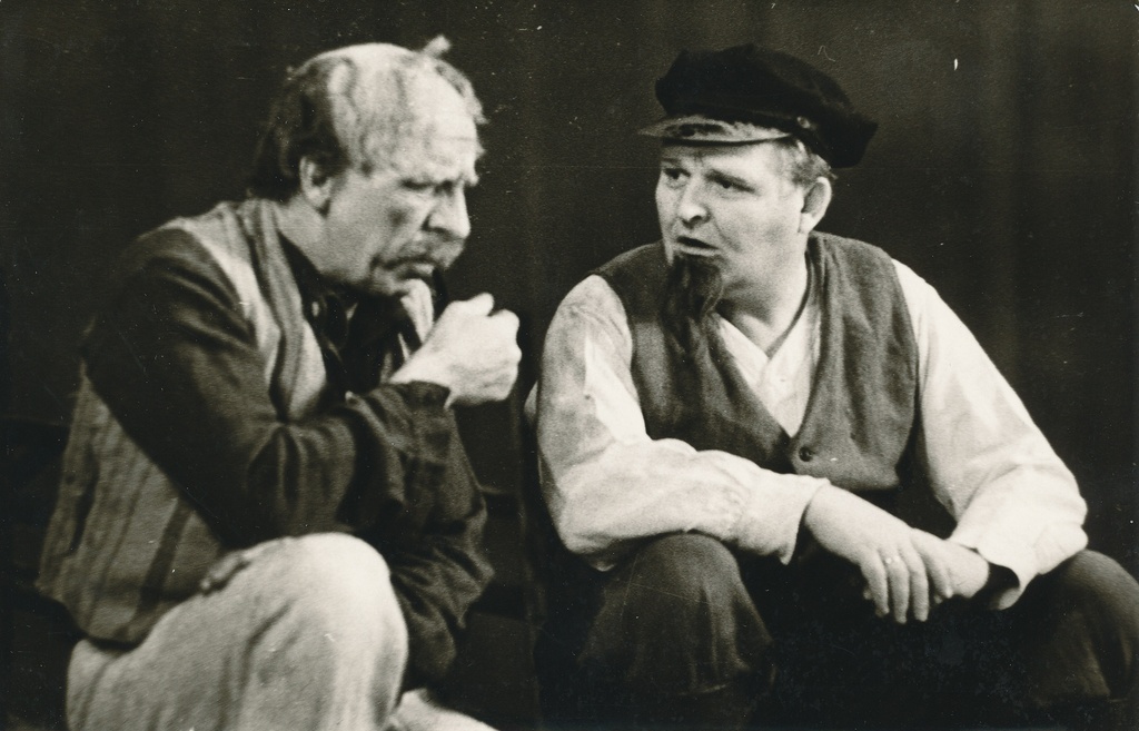 Foto. H. Raudsepa komöödia "Tagatipu Tiisenoosen"esietendus Võru Rahvateatris 21. veebruaril 1971.a. (J.Randoja,A.Asi)