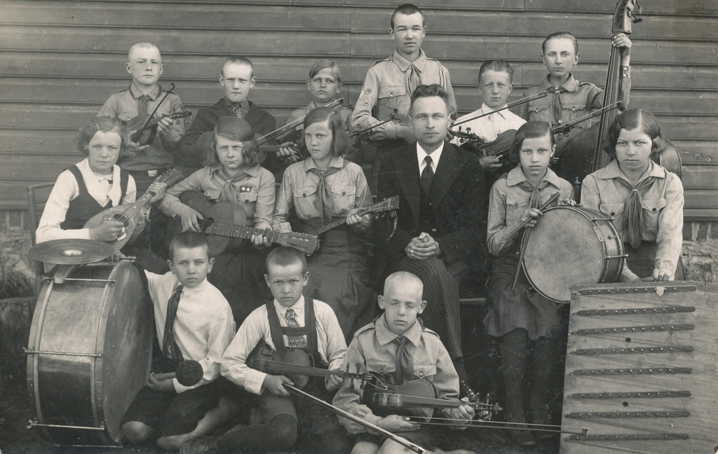 Foto. Osula (Sõmerpalu) algkooli õpilasorkester 1936.a. Elmar Lanno juhatusel. Foto Tremba Põlvas.