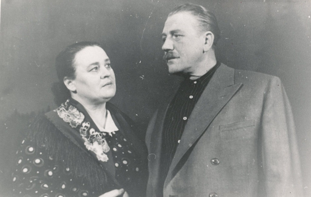 Foto. ENSV teeneline kunstnik Elo Tamul operetis "Ristuvad teed" Ann Vabaoru osas.