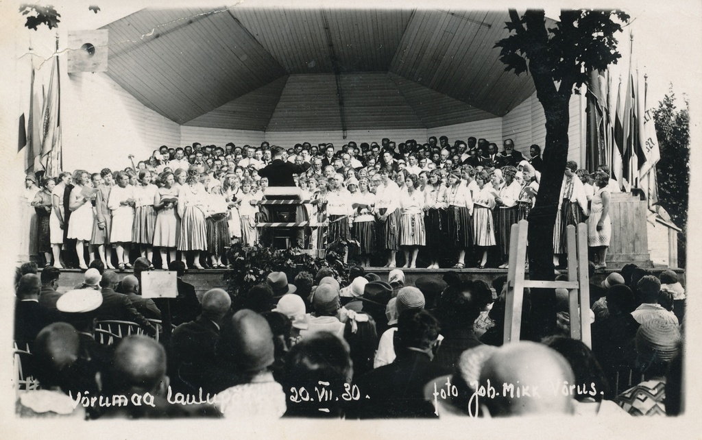 Foto. Võrumaa laulupäev "Kandle" seltsi aias 20. juunil 1930.a.