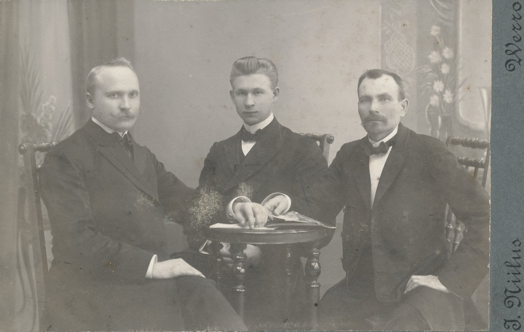 Foto. Võru õpetajad: Sirk, Juhan; Korol, Paul ja Kõpp, Thomas ca 1906 - 1907.a.