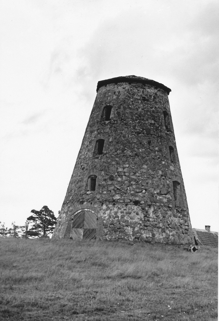 Foto. Tsooru tuuleveski, pärit 19.sajandist 1975.a. oktoobris.