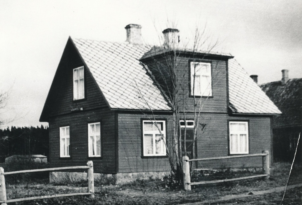 Foto. Elamu Vastseliinas Võidu t. 9 1955.a.