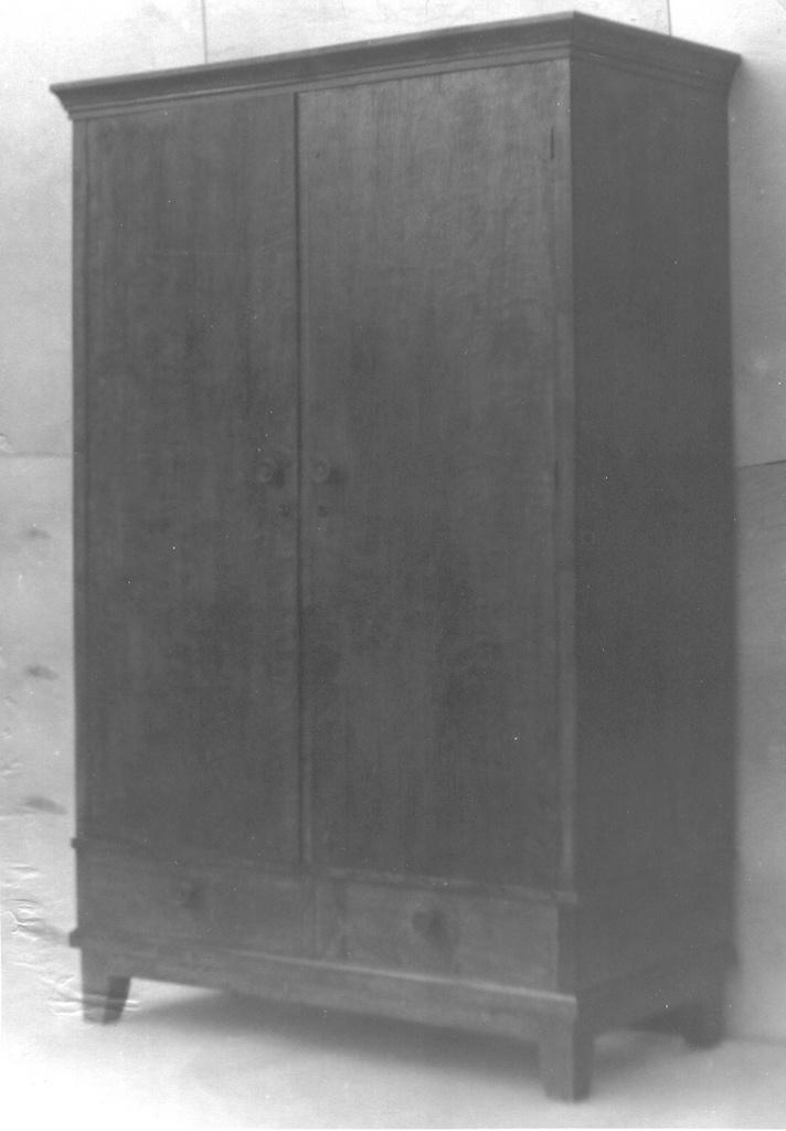 Foto. Riidekapp.  Võru Rajooni TSN TK Tööstuskombinaadi 1952/1953.a. toodangu näidis.