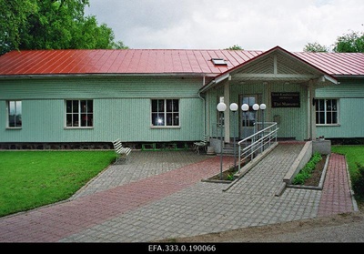Endine Türi paberivabriku tööliste elamu, mis on ümber ehitatud Türi Muuseumi ja Eesti Ringhäälingumuuseumi hooneks.  duplicate photo