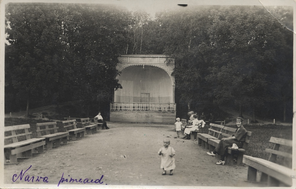 Estonia : Narva Pimeaed = the Gloomy Garden