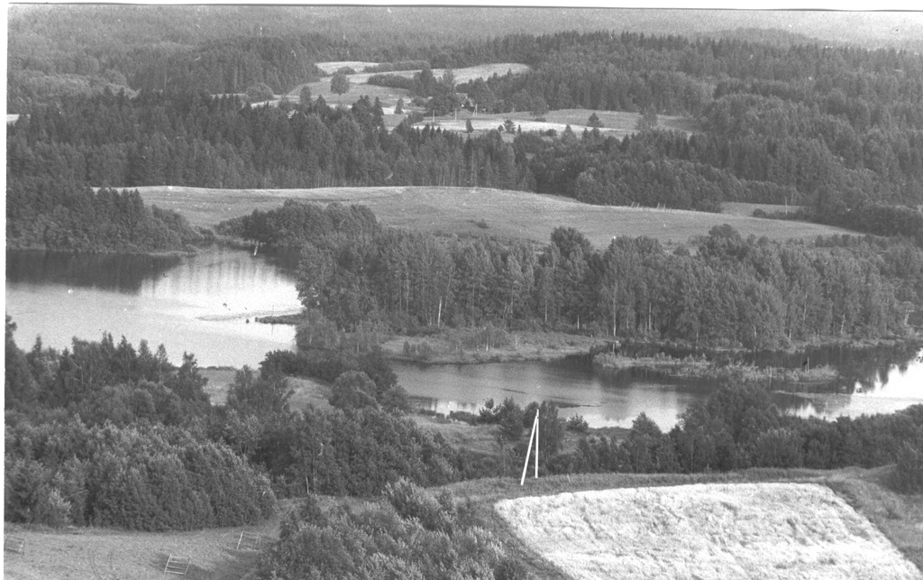 Foto. Vaade Suure Munamäe vaatetornist Tuuljärvele 1982.a. Foto Hillar Uusi.