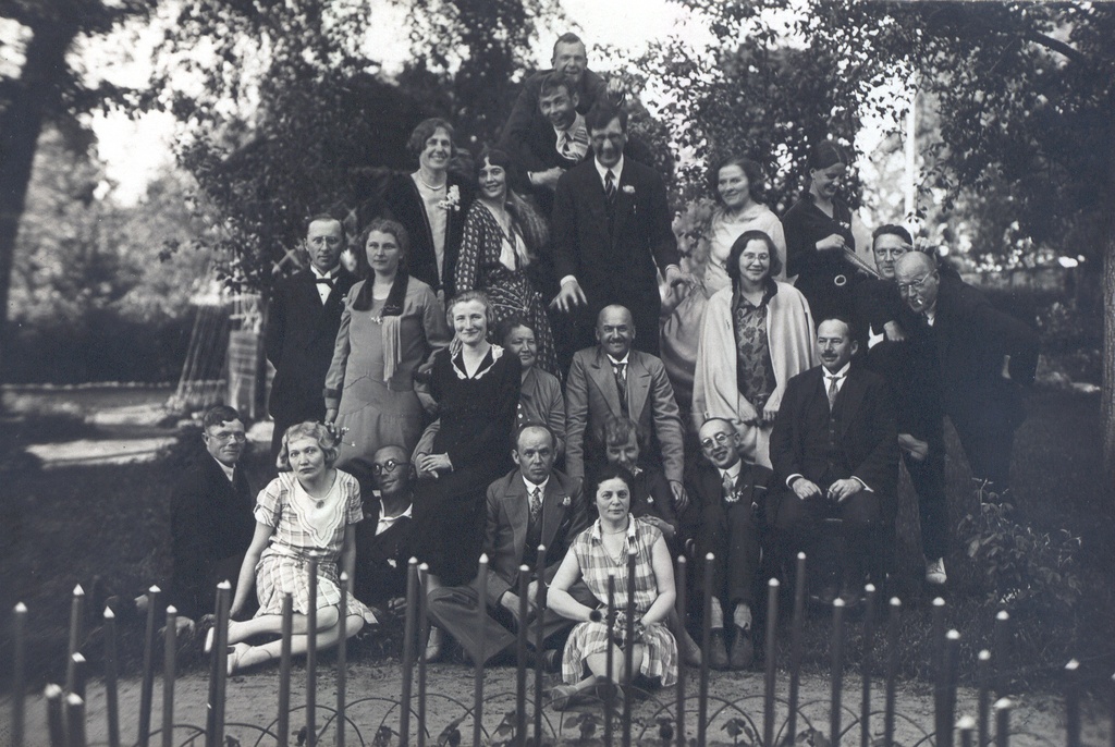 Fotoalbum.Foto Võru Õpetajate Seminari vilistlased koos õpetajatega 7.juunil 1930.a.