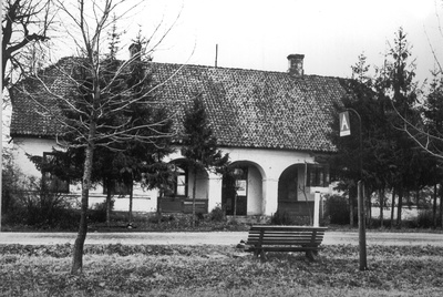 Foto. Sänna postijaama hoone Võru-Valga maantee ääres Kangstis 1971.a.  similar photo