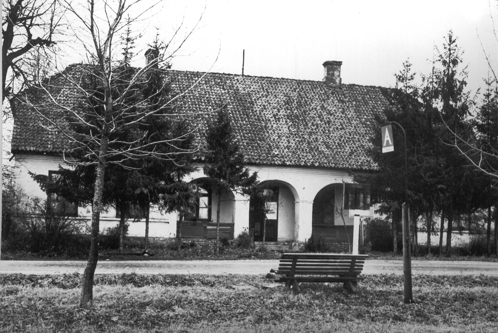 Foto. Sänna postijaama hoone Võru-Valga maantee ääres Kangstis 1971.a.