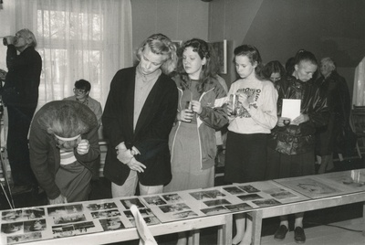Foto. Rudolf Kriisa maalinäituse avamine 16.mail 1989.a. Kuressaares V. Kingissepa Majamuuseumi näitusesaalis.  similar photo