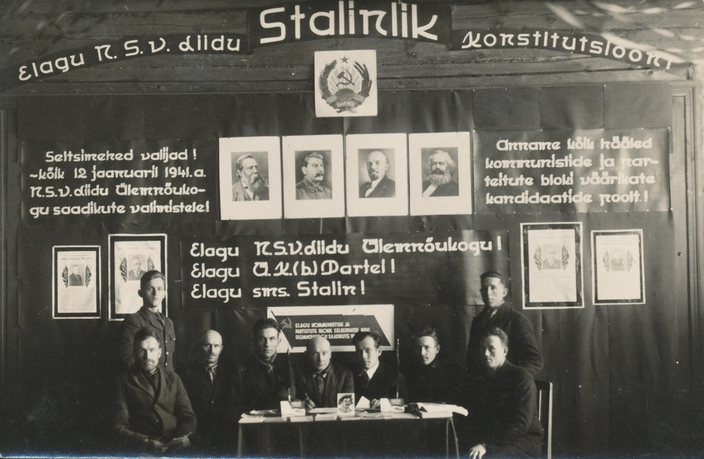 Foto. Grupp nõukogude aktiviste Võrumaalt enne NSVL ÜN saadikute valimisi 12.jaanuaril 1941.a.