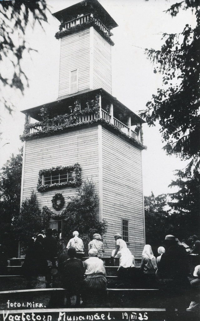 Foto.Vanikutega ehitud Munamäe puust vaatetorn avamispäeval 19.juulil  1925.a.