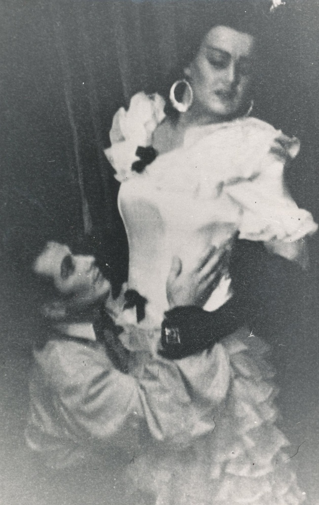 Foto. ENSV teeneline kunstnik Elo Tamul  G. Bizet ooperis "Carmen" Carmeni osas.