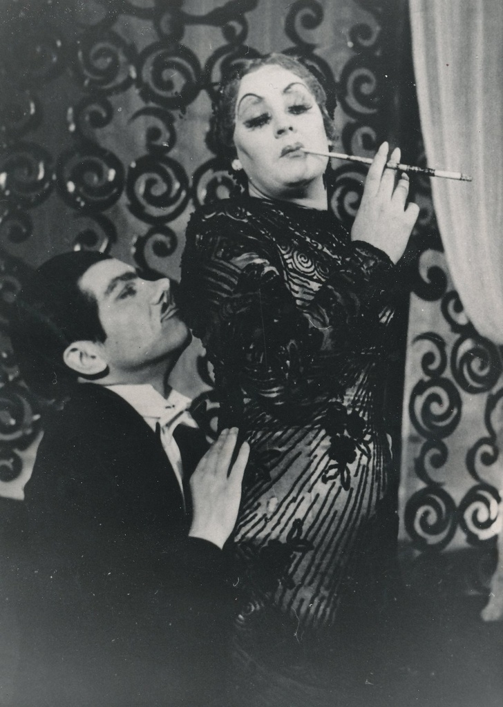 Foto. ENSV teeneline kunstnik Elo Tamul  A. Vihnikovi operetis "Õhuloss" Marianne osas, Pierre U. Väljaots.