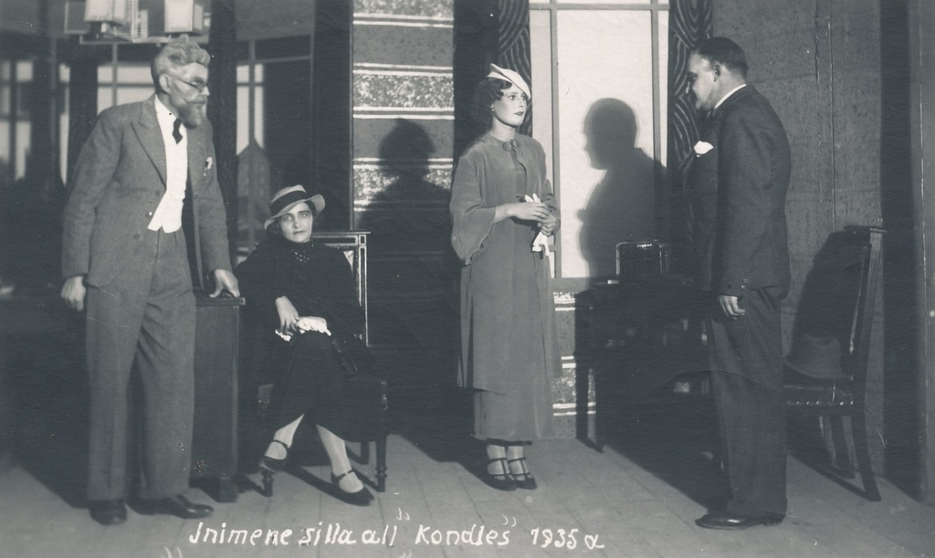 Foto. Stseen Indingi näidendi "Inimene silla all" esietenduselt. 1935.a.