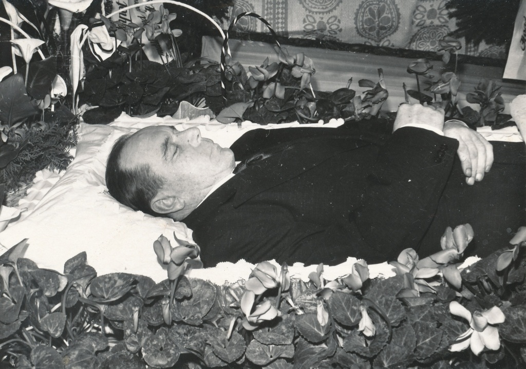 Foto. Lõõtspillimängija Heino Teppo matused 1977.a. jaanuaris.