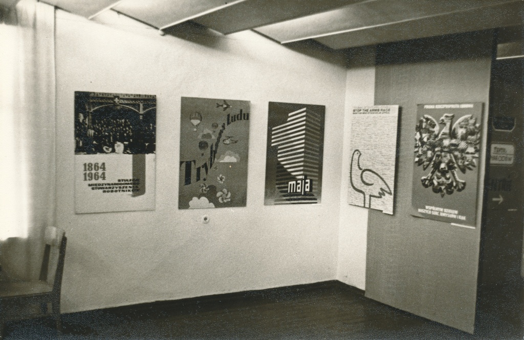 Foto. Poola plakatinäitus Võru Koduloomuuseumi näitusesaalis 1979.a. veebruaris.