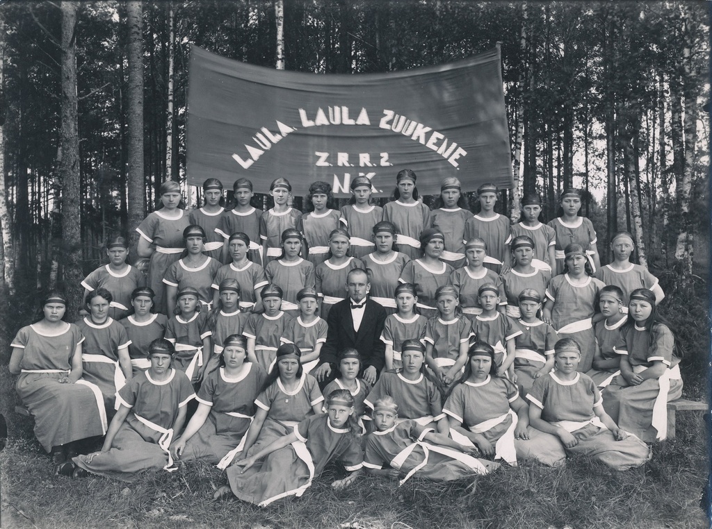 Foto. Tsolgo lastekoor 1925-1935.aastail.