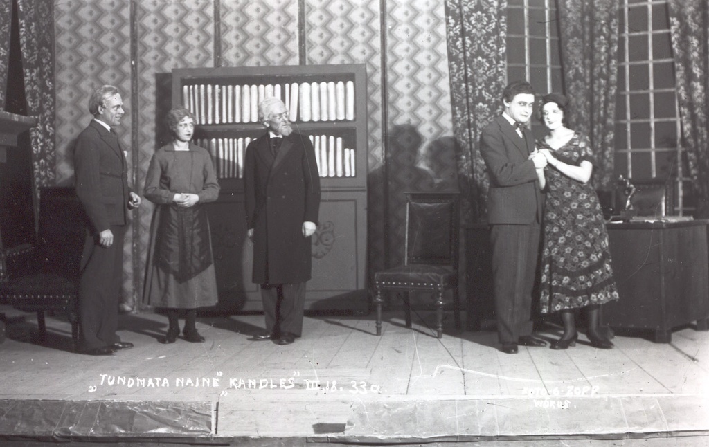 Foto. Stseen Võru Kandle teatri lavastusest "Tundmata naine" 18.märtsil 1933.a.