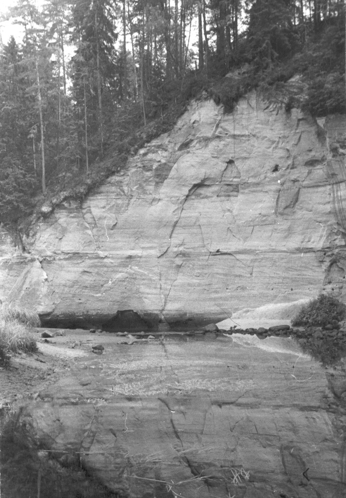 Foto.  Suur Taevaskoja paljandi lõpuosa 1948.aastal