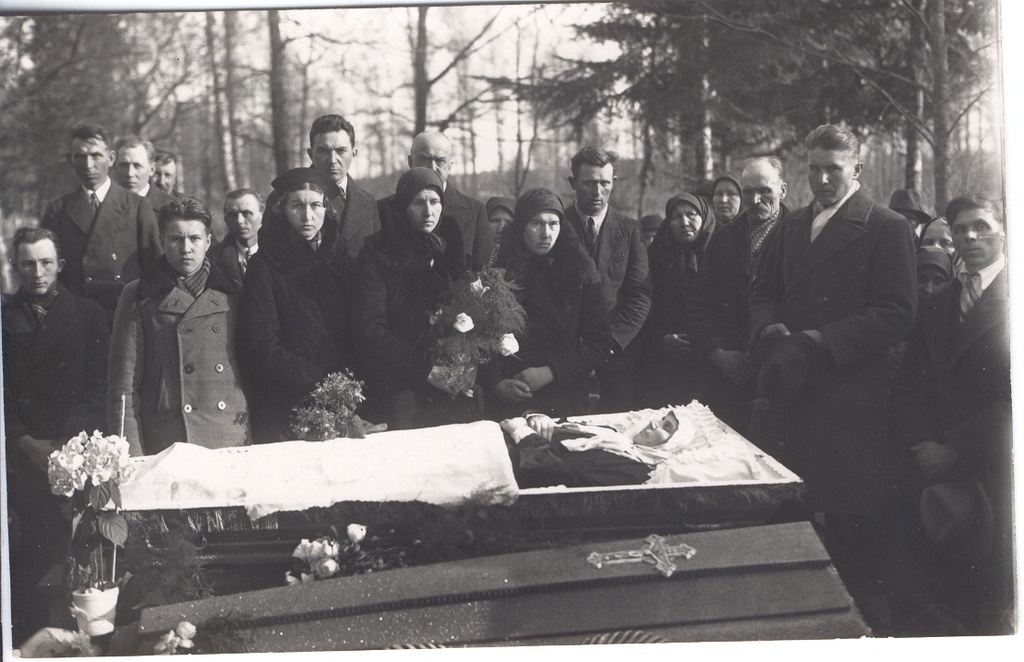 Fotoalbum.Foto  A. Käisi ärasaatmine 26.aprillil  1938.a.