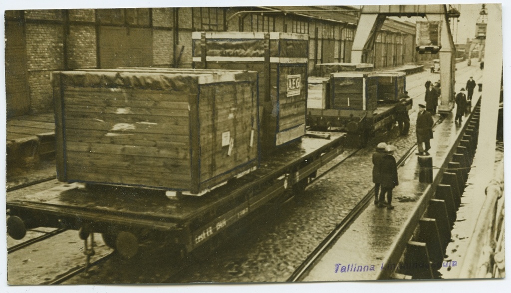Tallinn, port, loading of freight wagons.