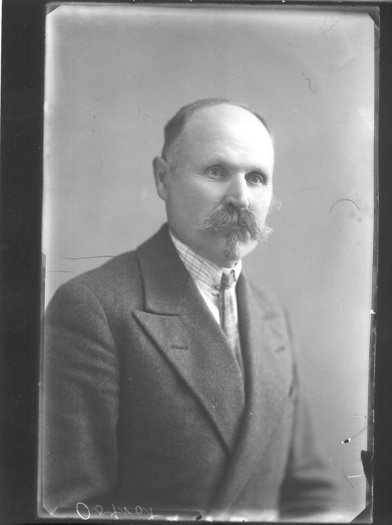 Foto.Ostrat, Jakob - Mõniste  vallas Peetri jõel asuva Tiitsa jahu- ja villaveski  omanik 1930.aastail.