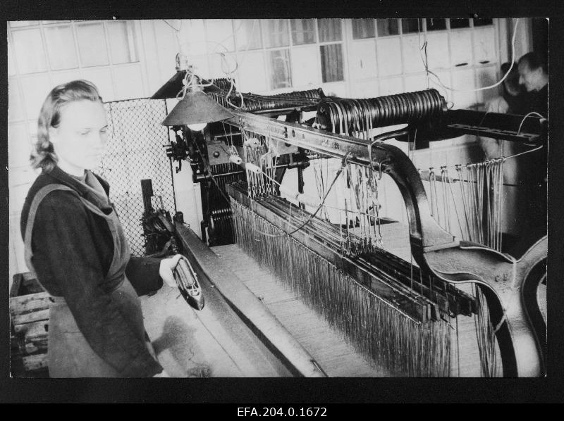 Tekstiilitööstuse 1. Detsember parim kangur H. Tarlep.