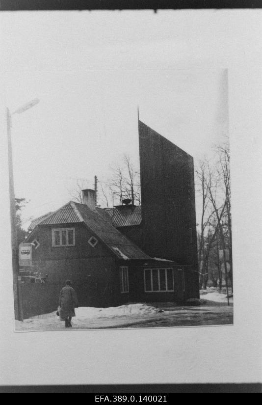 Kärdla pritsimaja Võidu väljakul.