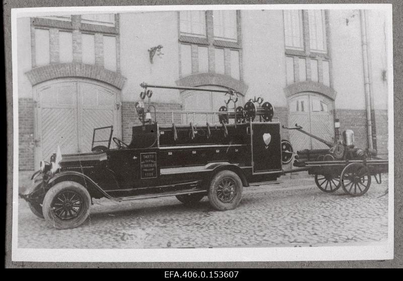 Tuletõrje veemuretsejate auto Pritsimaja ees.