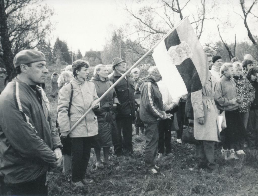 Foto. Võru Muinsuskaitseklubi liikmed muinsuskaitsepäevadel Pärnus 7.-9. 10.1988.a.