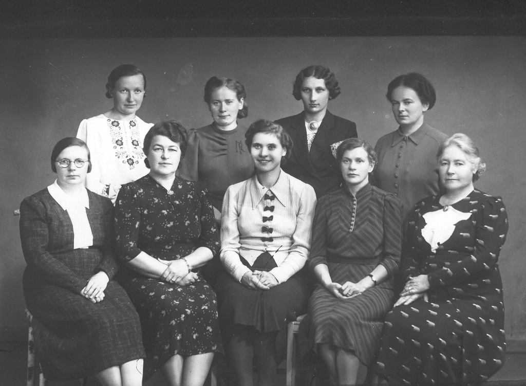 Foto. Võruhõimu õpetajad 1930.aastatel.