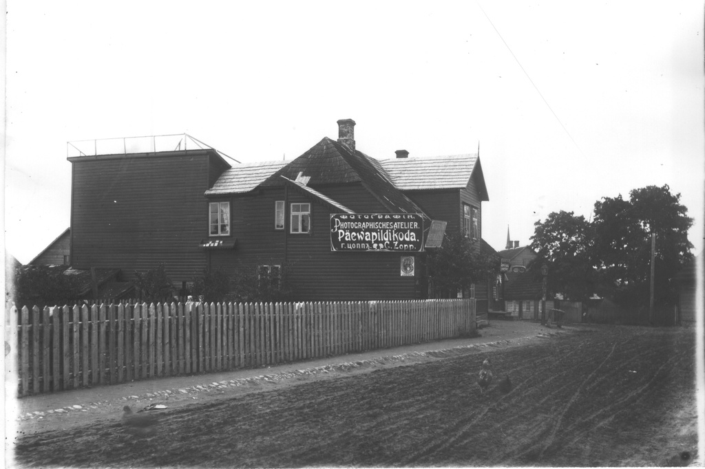 Foto. Vaade fotograaf G. Zopi majale, ateljeele  Otepääl. /1906-1914/