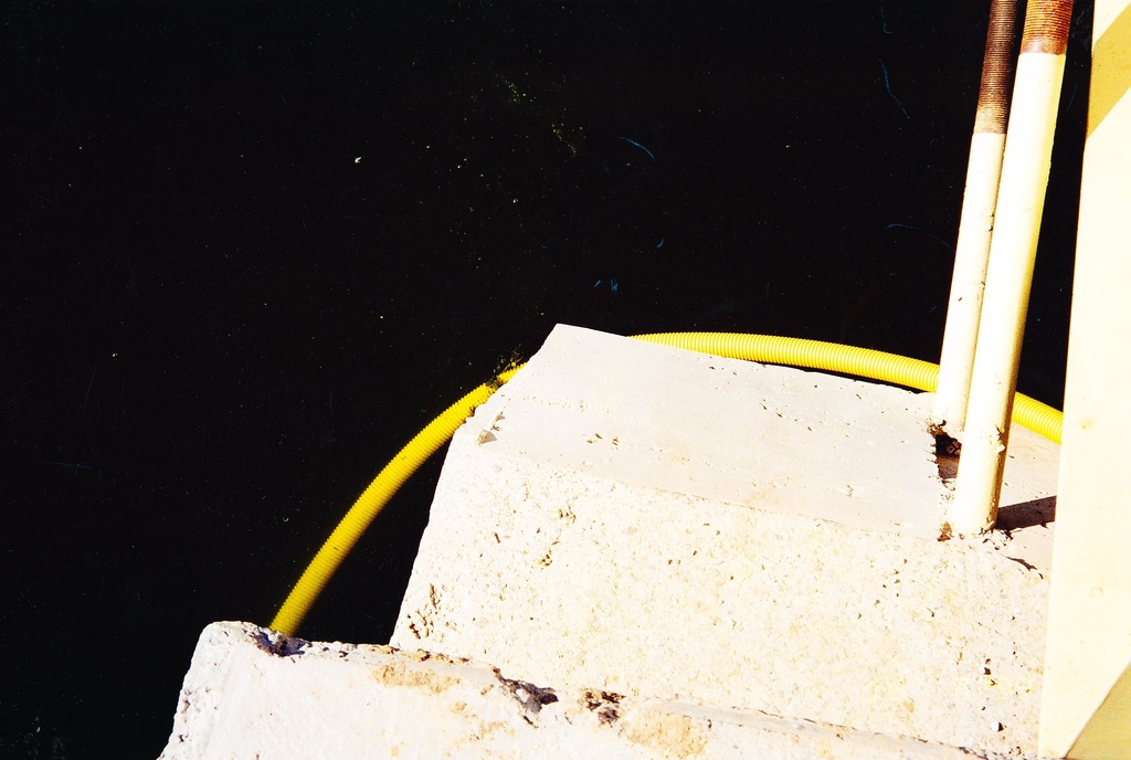 Foto. Detail Roosisaare silla betoonalusest. 1999.
